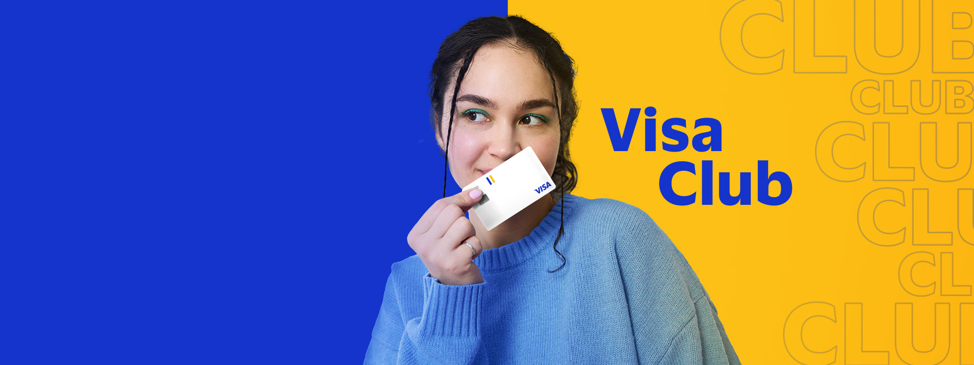 Chica con una tarjeta VIsa